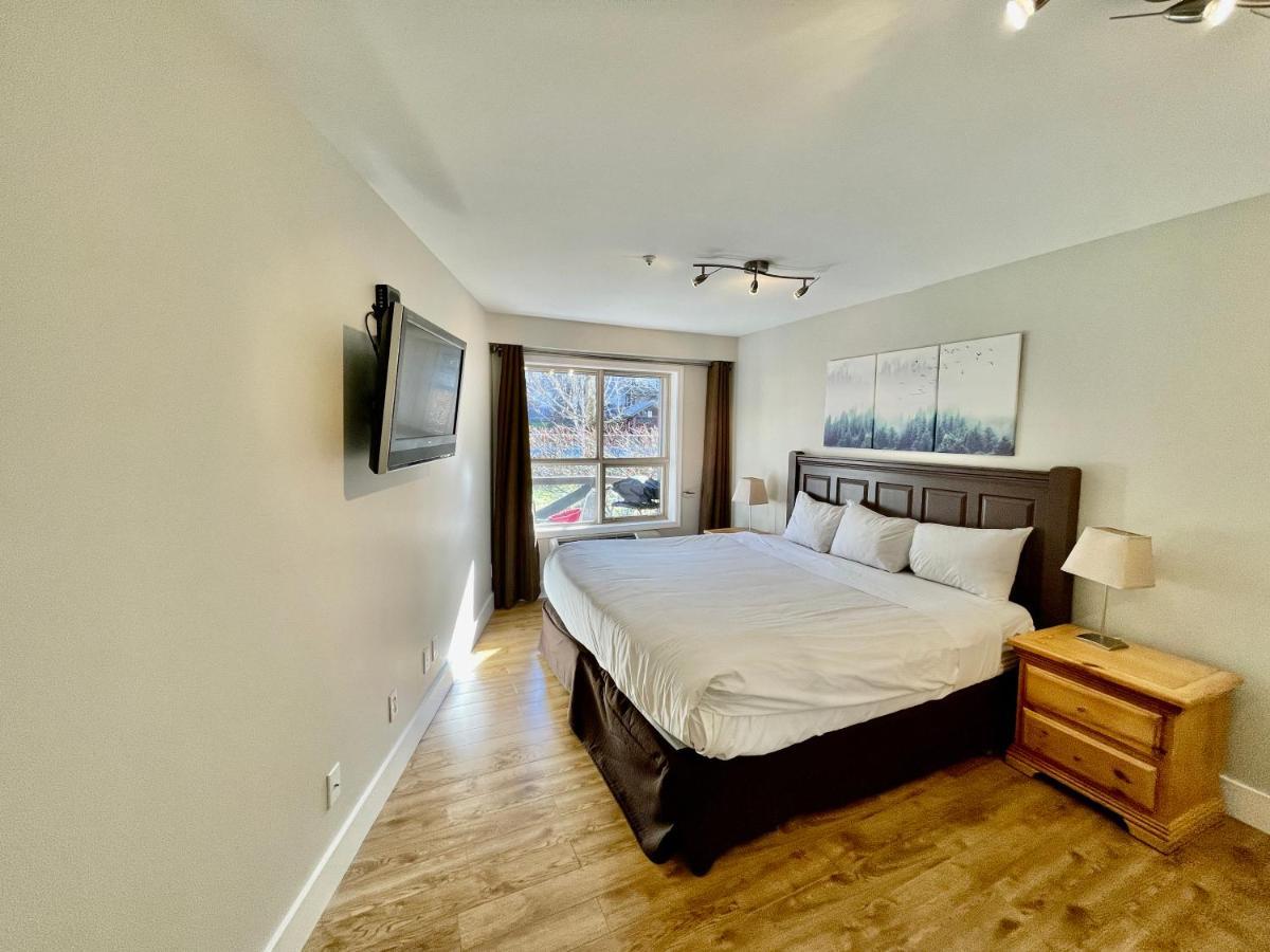 Best Ski In Ski Out Condo At Whistler Extérieur photo