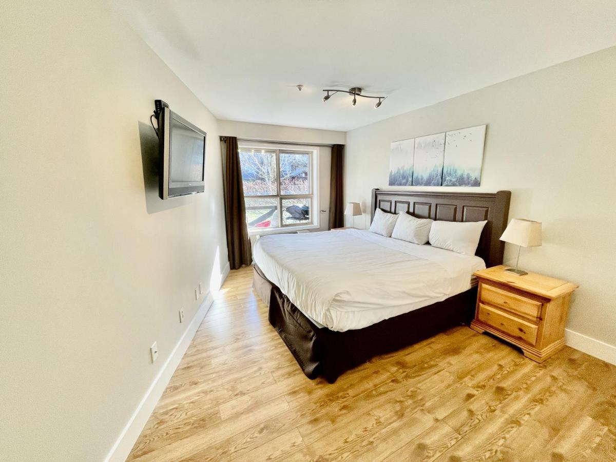 Best Ski In Ski Out Condo At Whistler Extérieur photo