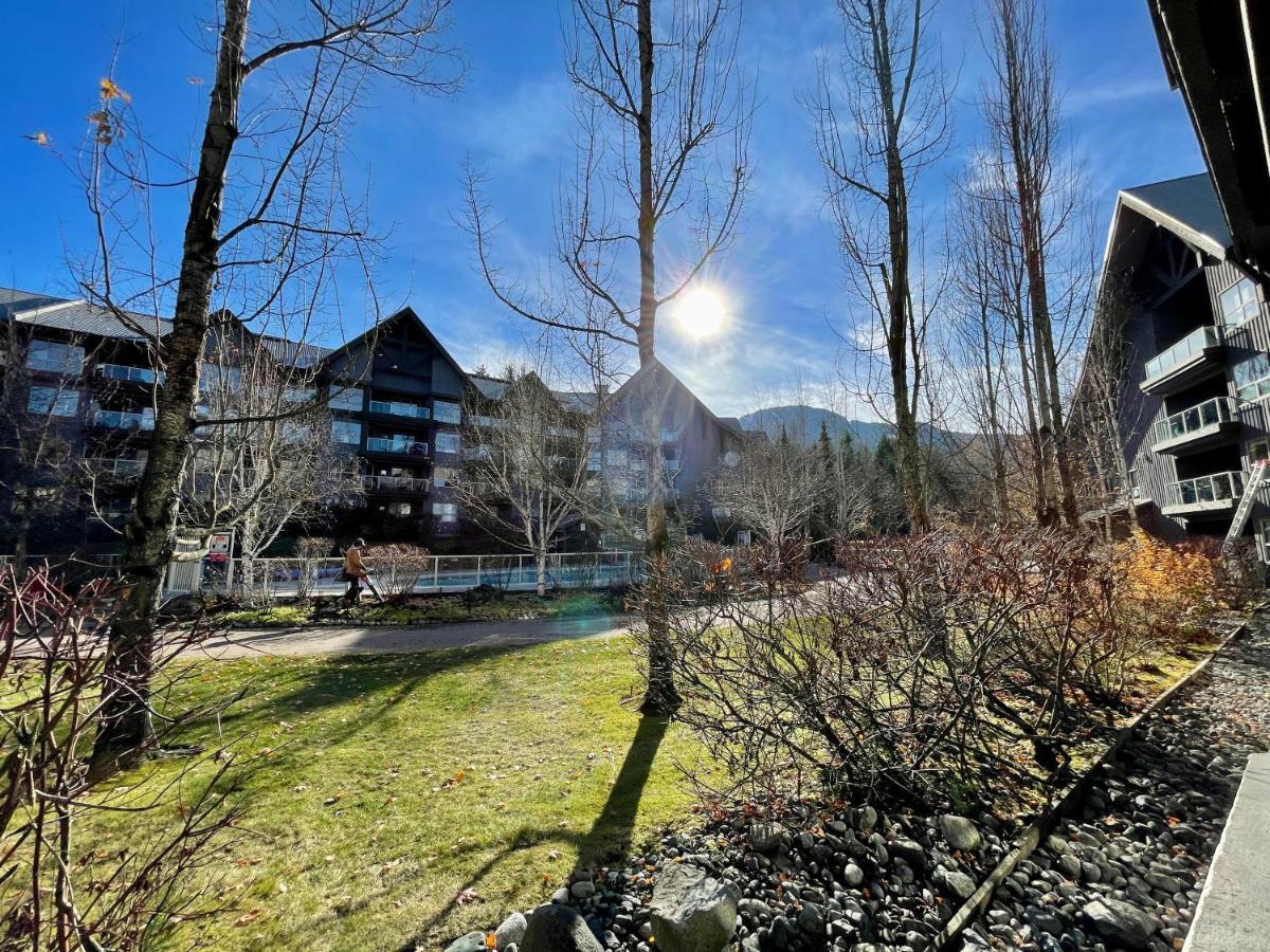 Best Ski In Ski Out Condo At Whistler Extérieur photo